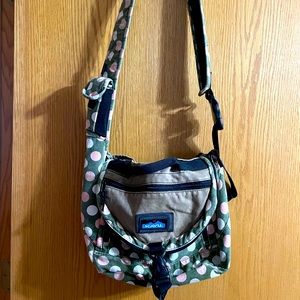 Kavu crossbody polka dot purse. Barely used.